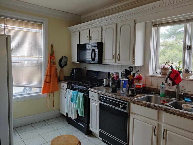 Building Photo - 57 Riverdale St