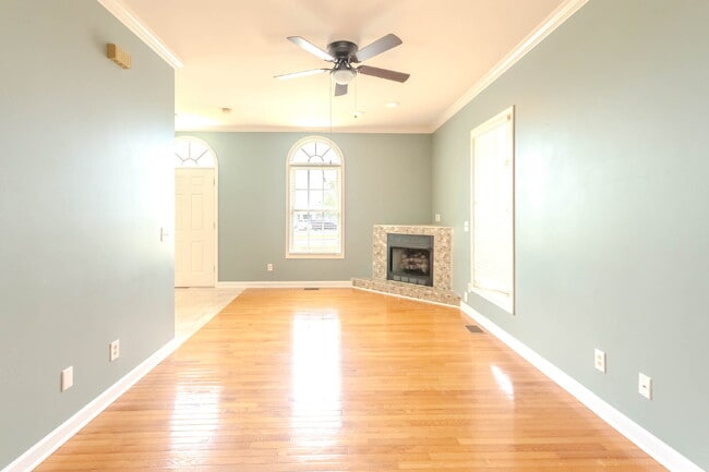 Building Photo - 3 bed, 2.5 bath brick home across from Ted Rhodes Golf Course
