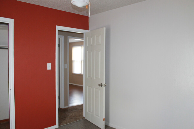 Building Photo - Move In Special!!!  $150 off 2nd month ren...