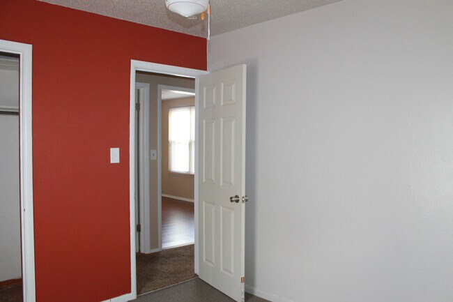 Building Photo - Move In Special!!!  $150 off 2nd month rent! Come take a look!