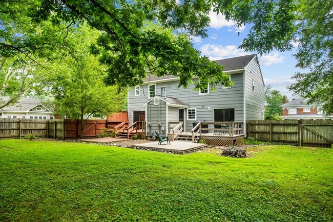 Building Photo - 803 W Davis St