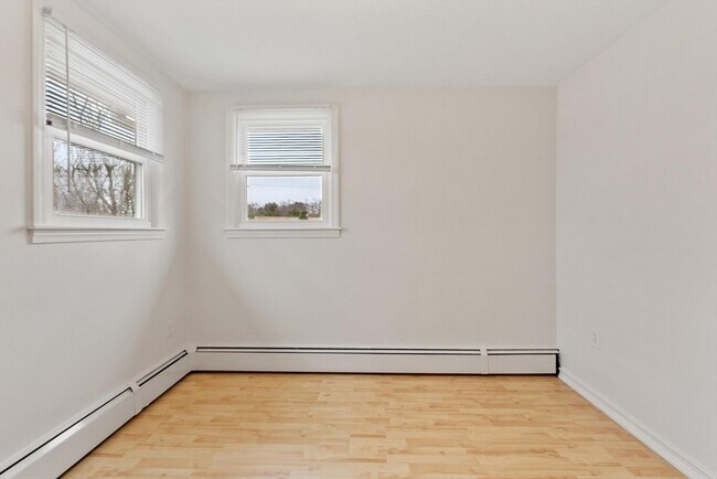 Building Photo - 45 Kinglet Dr