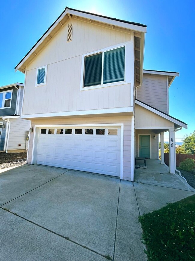 Primary Photo - Newly Built 4bd 2.5ba in LSSD