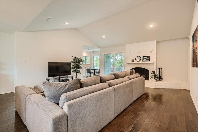 Building Photo - 6614 Ashland Dr