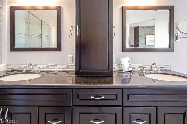 Building Photo - 8856 Rainbow Ridge Dr