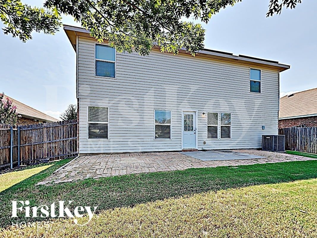 Building Photo - 716 Wrigley Dr