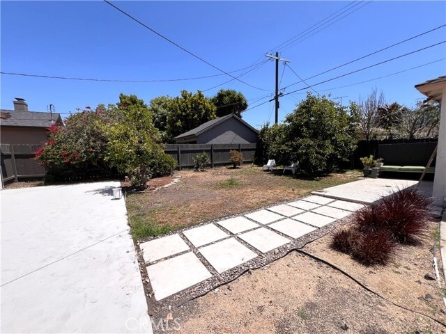 Building Photo - 5618 Fallsgrove St