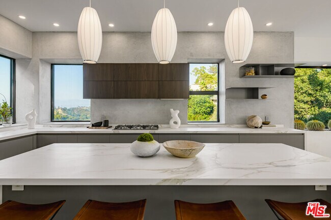 Building Photo - 8896 Lookout Mountain Ave