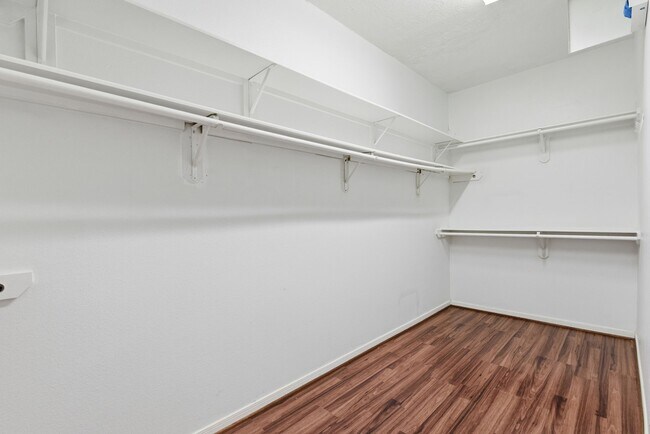 Building Photo - 13902 Oneida Ct