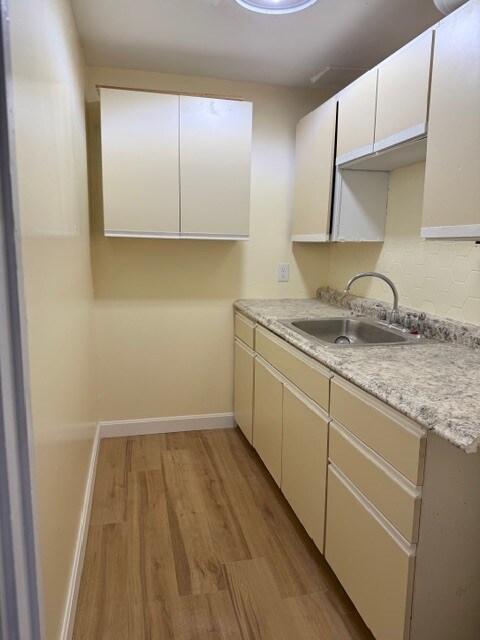 Building Photo - 10 Holland Rd