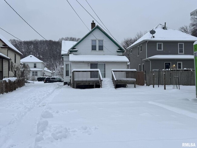 Building Photo - 105 6th Ave