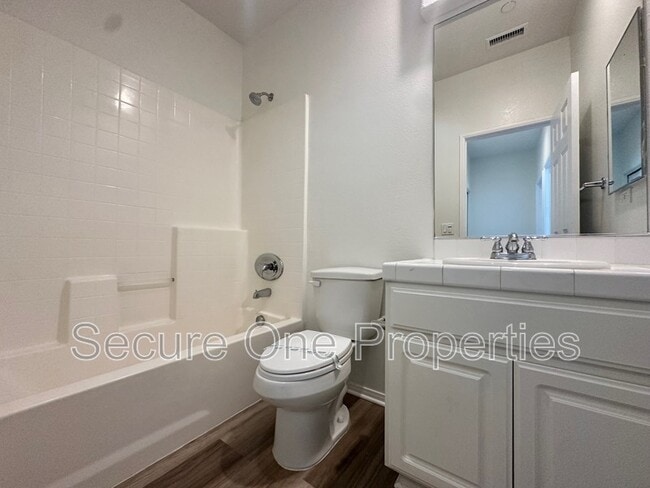 Building Photo - 3003 Shenandoah Dr