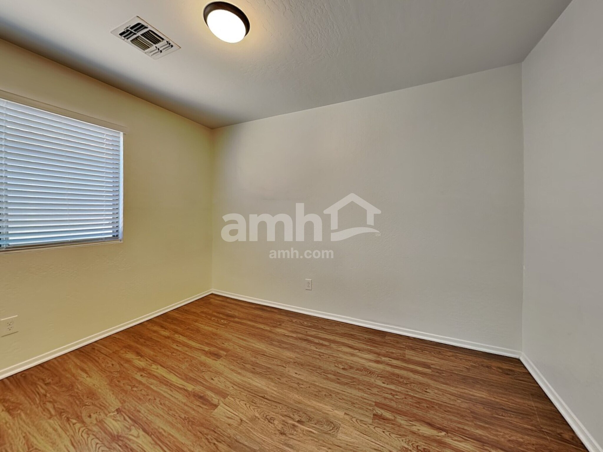 Building Photo - 13830 W Keim Dr