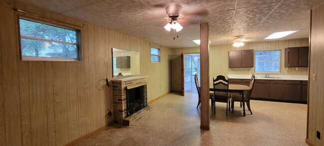Building Photo - 141 SE 59th St