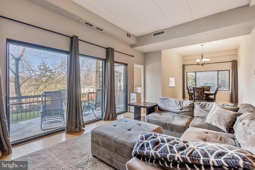 Building Photo - 130 Roberts Ln