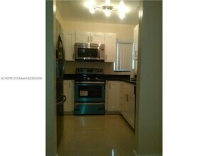 Building Photo - 2 bedroom in Hollywood FL 33021