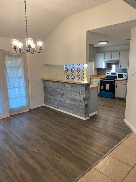 Building Photo - 412 Liska St