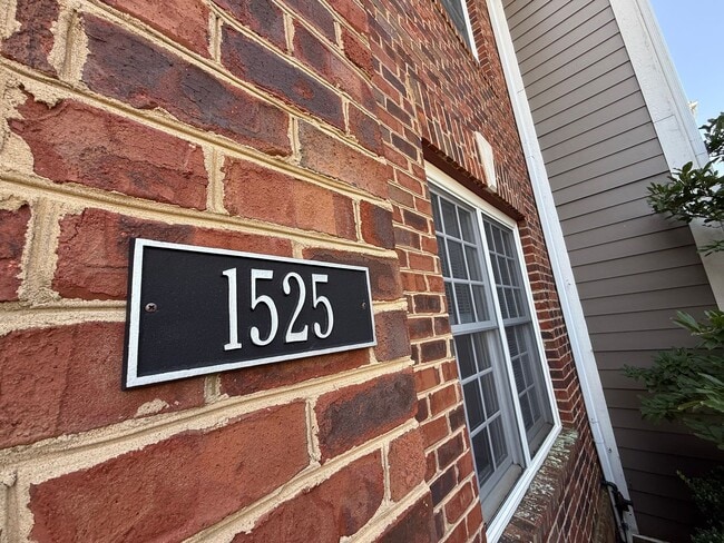 Building Photo - 1525 Old Trail Dr