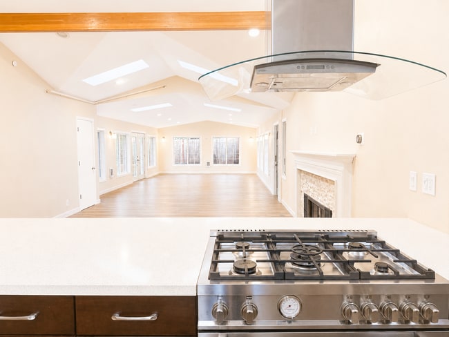Building Photo - Beautifully Remodeled Home in Prime Kirkland Location | Designer Finishes | Spacious Layout | Top...