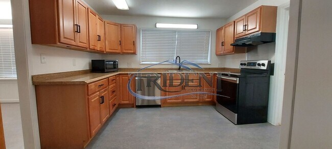 Building Photo - 2 bedroom, 2 bath house, plus a bonus room, located in the country.