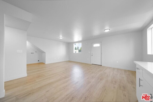 Building Photo - 236 W 84th Pl