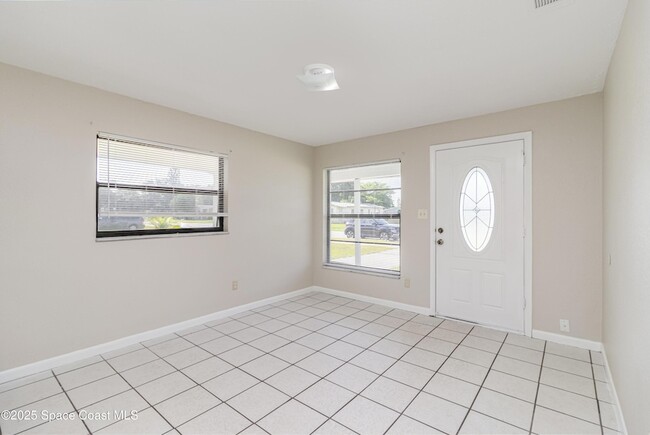 Building Photo - 3648 Tomlin Dr