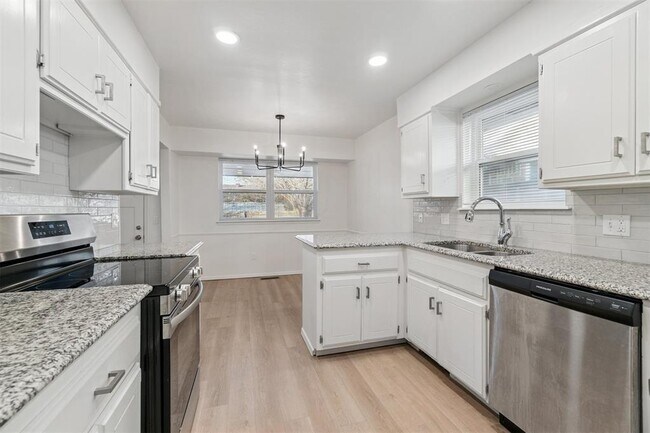 Building Photo - 1033 Mabel C Fry Blvd