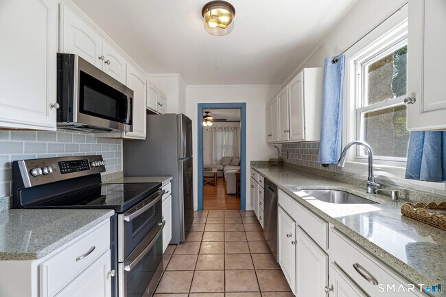 Building Photo - 1 E Lake Dr