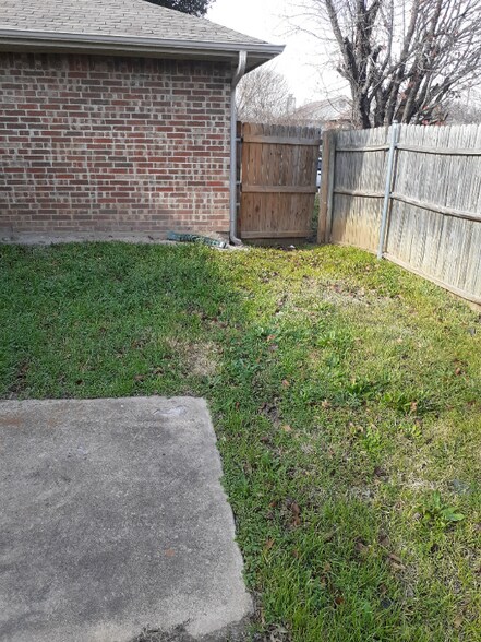 Building Photo - 6509 Devine Dr