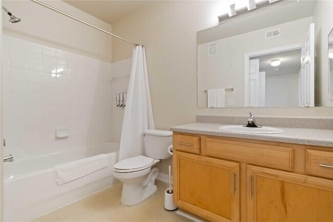 Building Photo - 1050 Villagio Cir