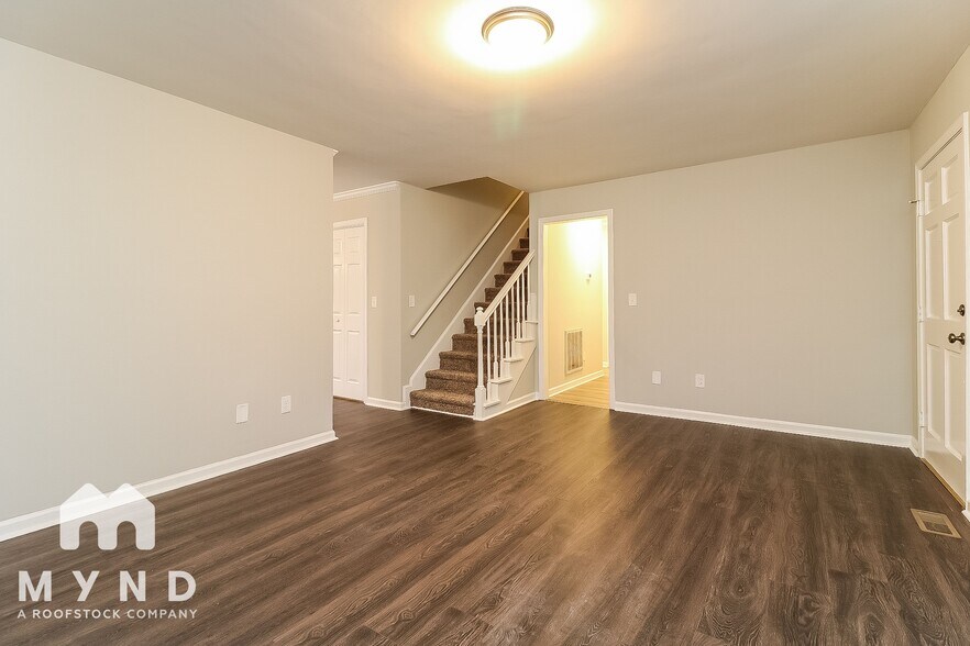 Building Photo - 5037 Huntingcreek Dr