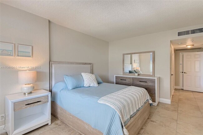 Building Photo - 2501 S Ocean Dr