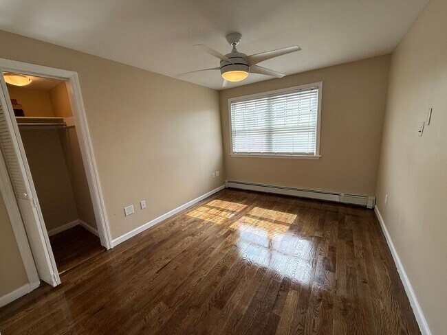 Building Photo - Mint 2 Bed/2 Bath Single-Family Home in Howard Beach!