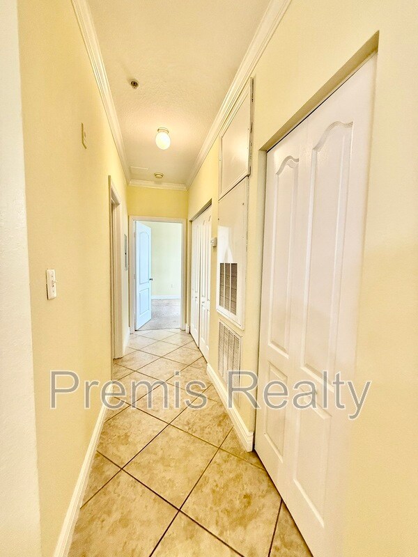 Building Photo - 2721 Via Murano