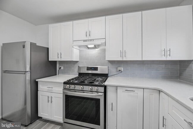 Building Photo - 10607 Weymouth St