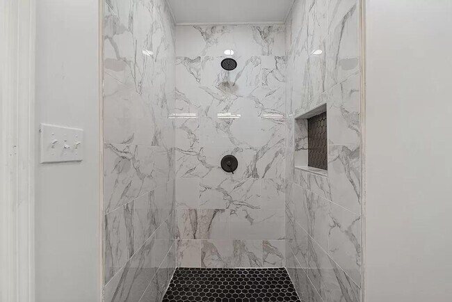 Building Photo - 803 Lichfield Rd