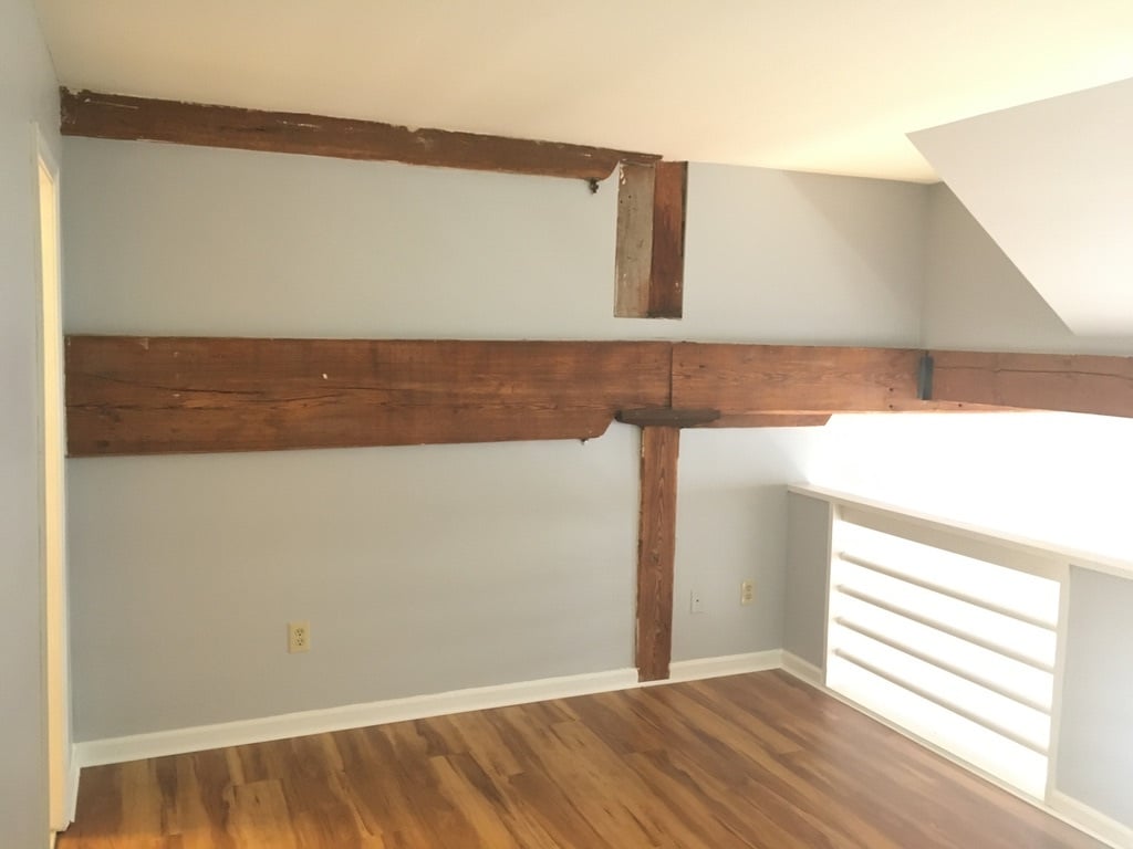 Raw cedar beam details - 25 Grand St