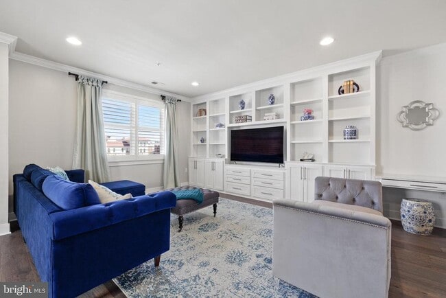Building Photo - 621 Bluemont Ave