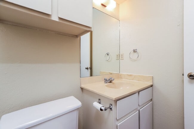 Building Photo - Rare Hill Country Gem | Upgraded Duplex on a Quiet Cul-de-Sac