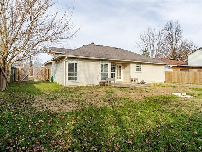 Building Photo - 2802 W Sunset Dr