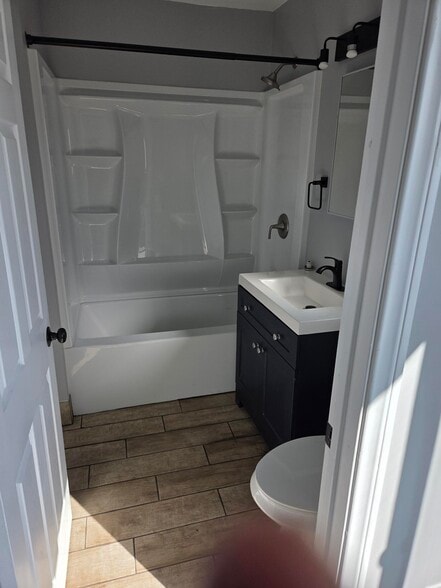 Building Photo - 4010 1/2 Rockwood St