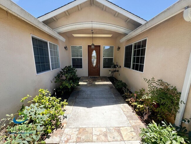Building Photo - $5800 - Spacious 5 Beds 4 baths with large...