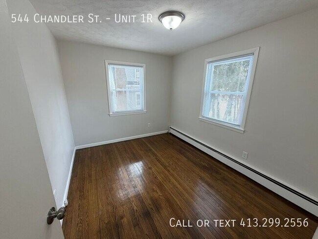 Building Photo - 544 Chandler St