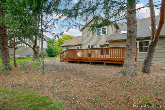 Building Photo - 2755 Newport Dr