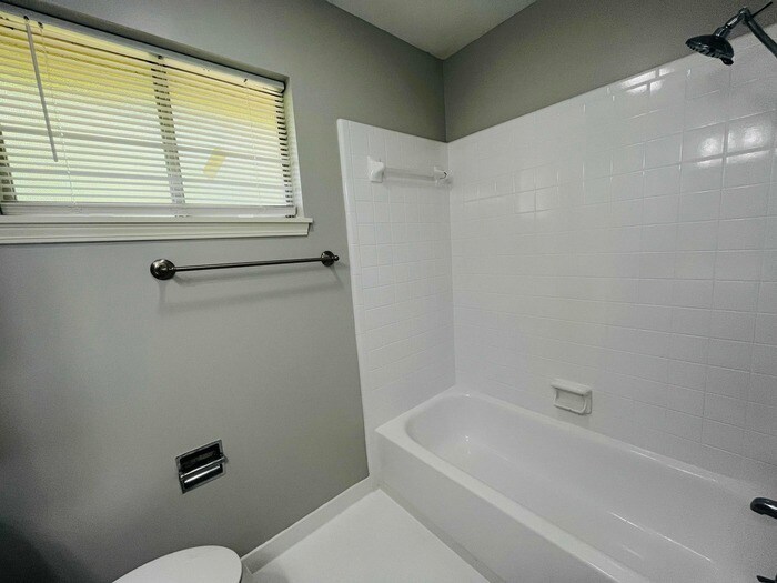 Building Photo - 1345 Stanton Dr