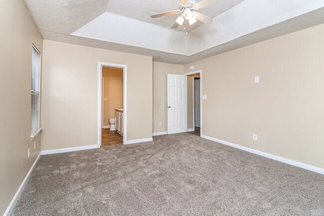 Building Photo - 841 Revena Dr