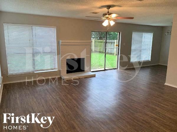 Building Photo - 15511 Evergreen Grove Dr