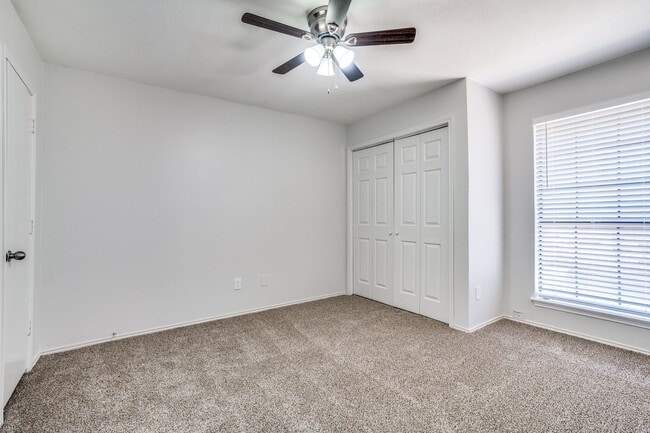 Building Photo - 115 Peachtree Ct