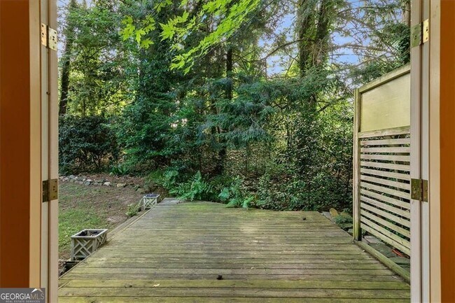 Building Photo - 2627 Woodacres Rd NE