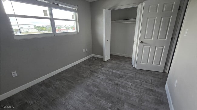 Building Photo - 4952 Vincennes St